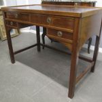 624 1173 WRITING DESK